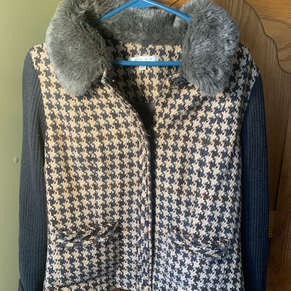 Cabi Sweater Jacket.  
Cream and Brown with faux fur collar.  Houndstooth.